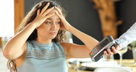 How to Avoid Overspending When Eating Out