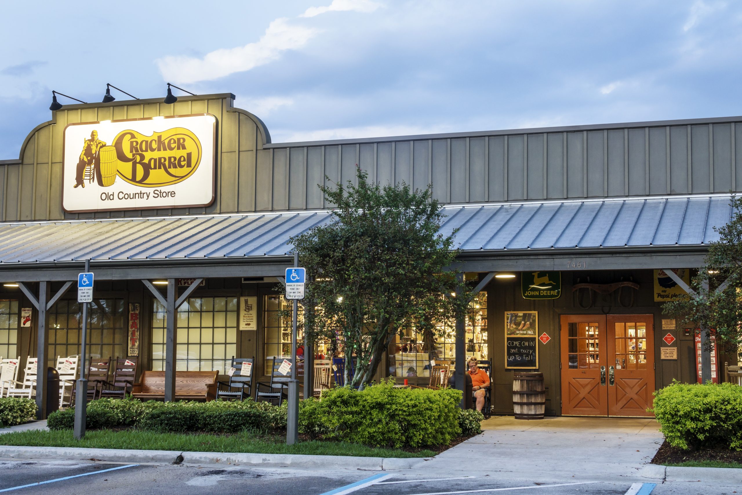 How Does the Cracker Barrel Rewards Program Work? Top Restaurant
