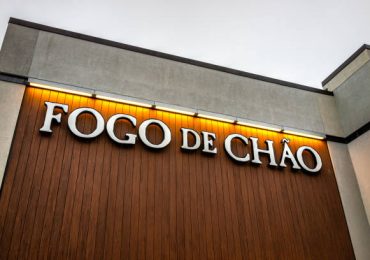 Is Fogo de Chão Open for Lunch on Weekdays?