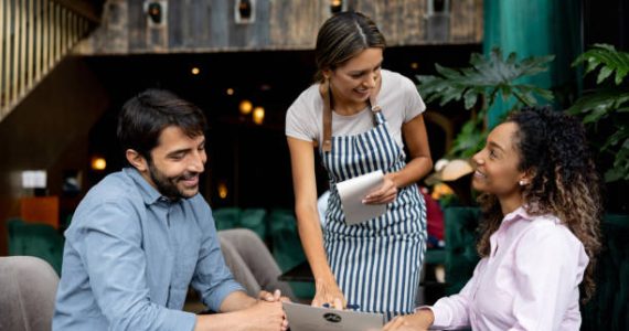 budget-friendly dining tips